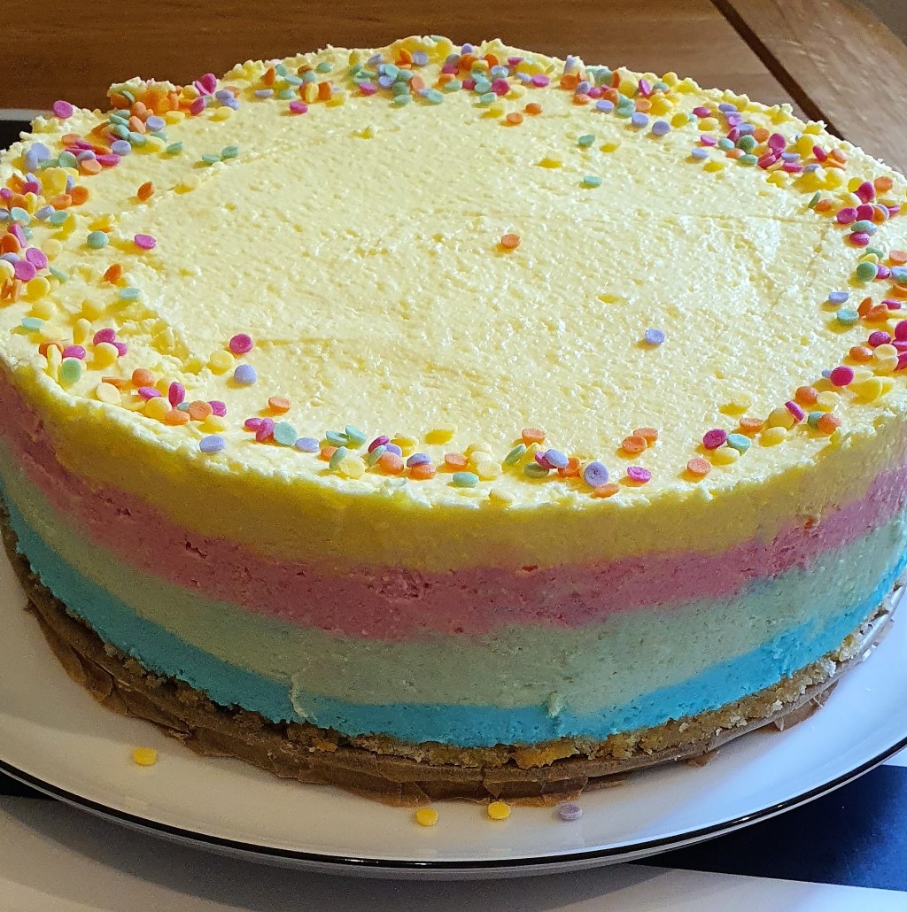 Regenbogenkäsekuchen ohne Backen