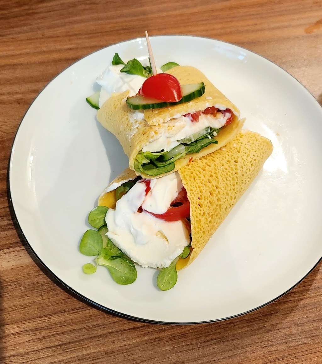 Herzhaft gefüllte Kirchererbsenpfannkuchen