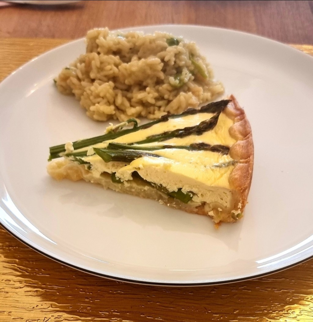 Spargel-Kuchen mit Ricotta-Creme