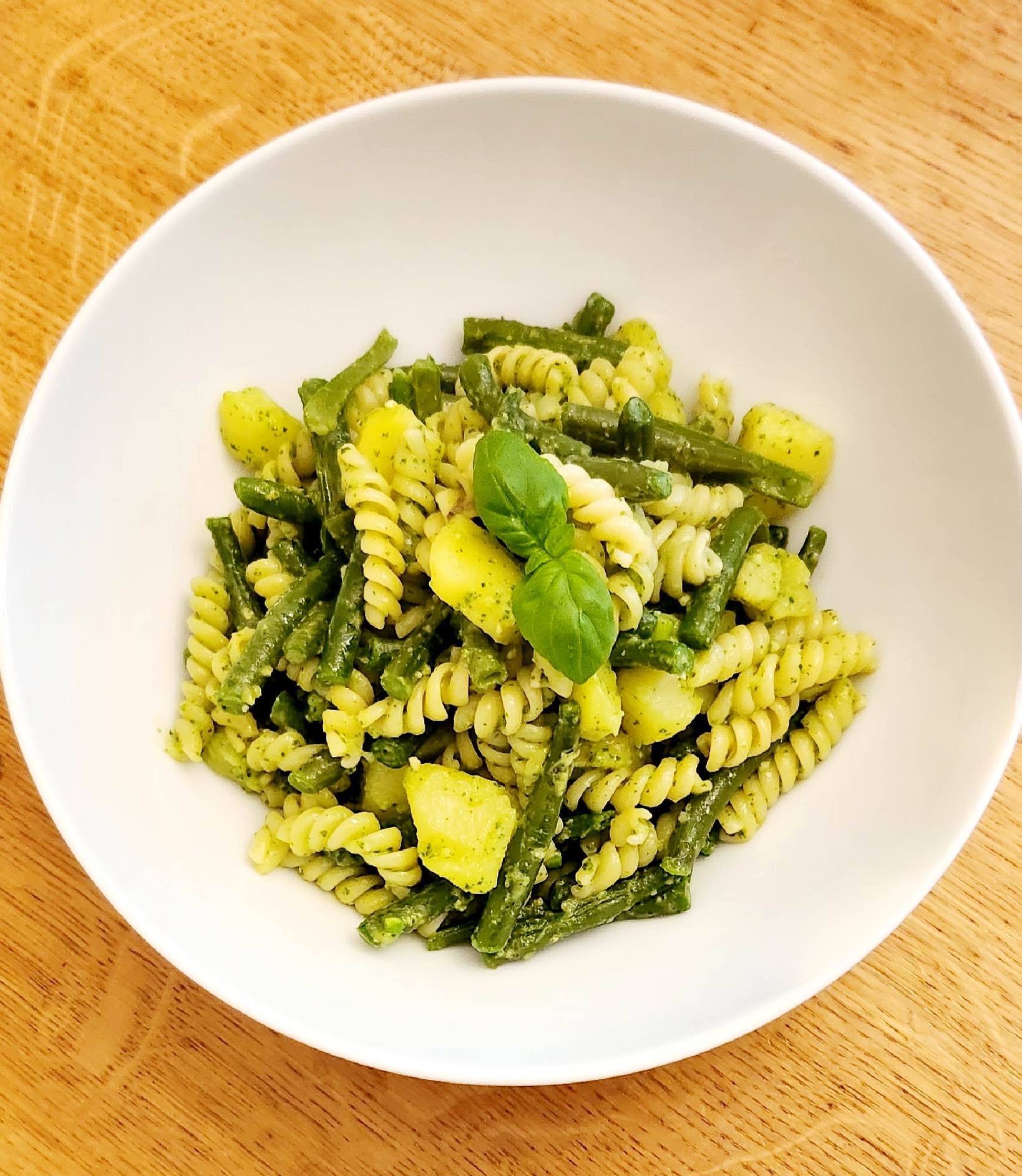 Pasta mit Pesto, grüne Bohnen und Kartoffeln
