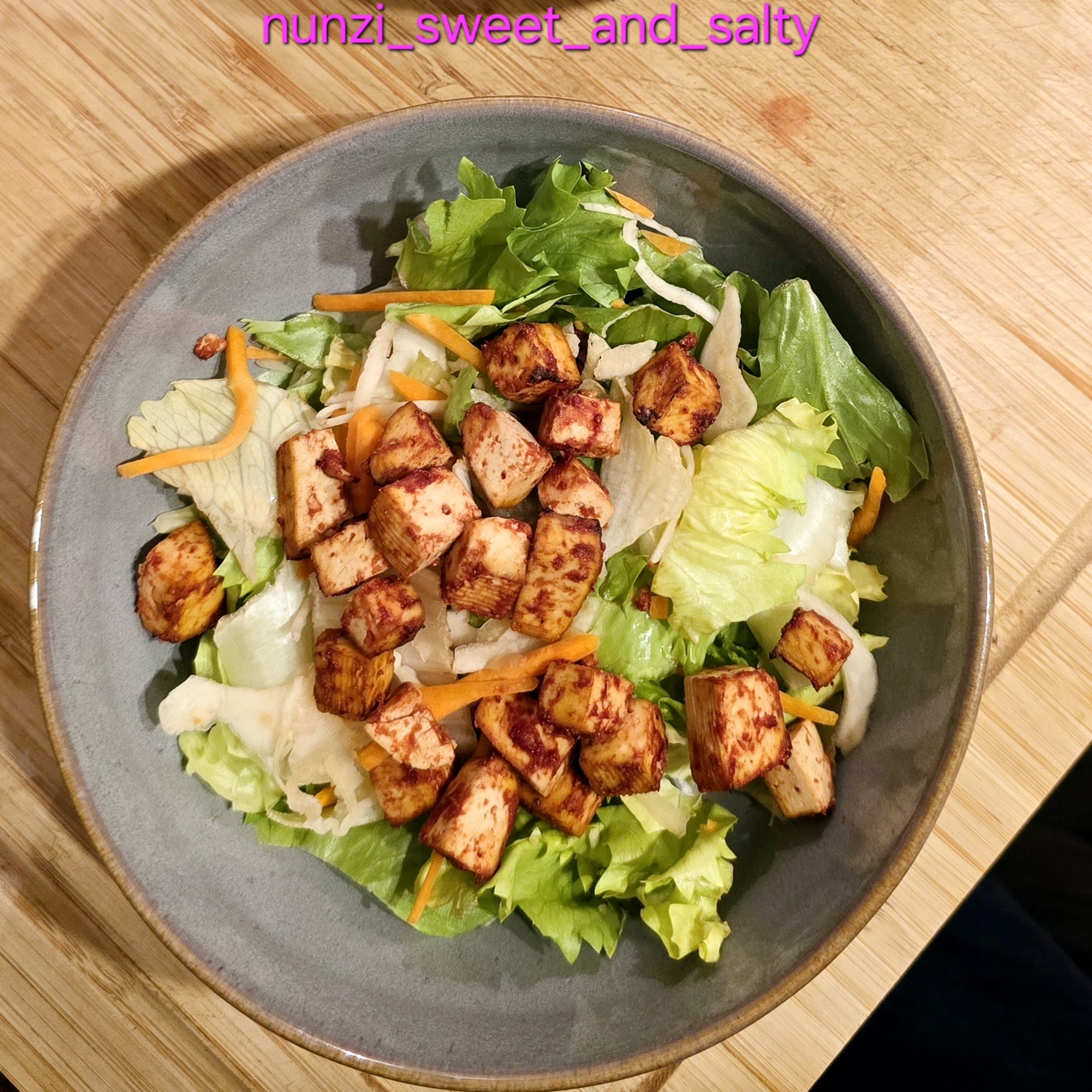 SALAT MIT KNUSPER-TOFU